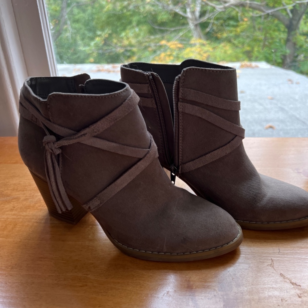 Shoes - Picture 2 of 3